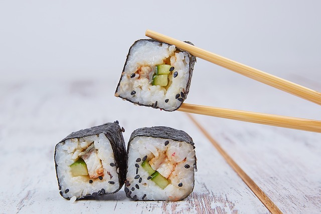 Czy sushi je się na raz? Czy sushi je się na raz?